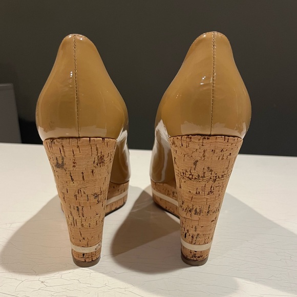 Prada tan wedges - Picture 4 of 6